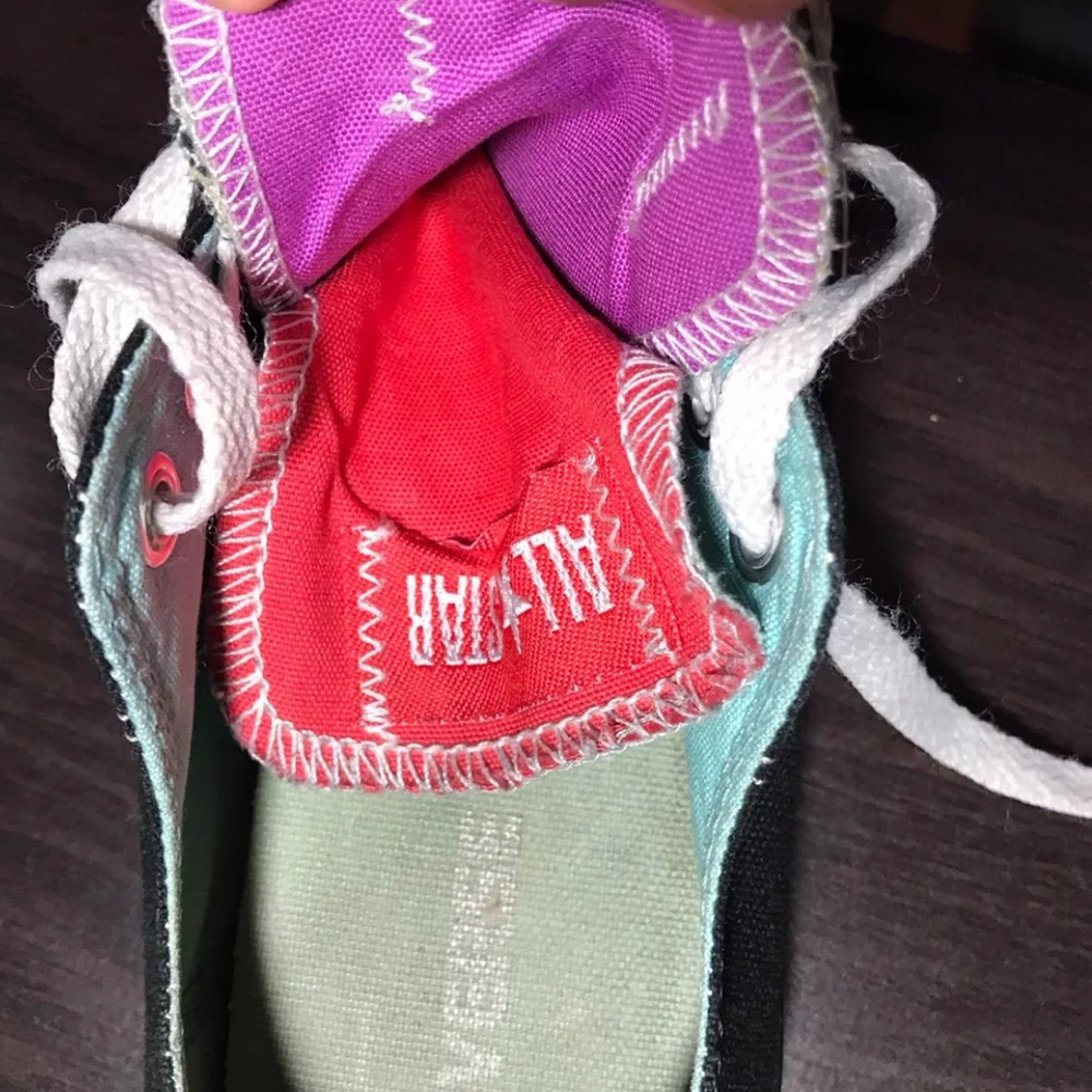 Converses - Picture 5 of 7